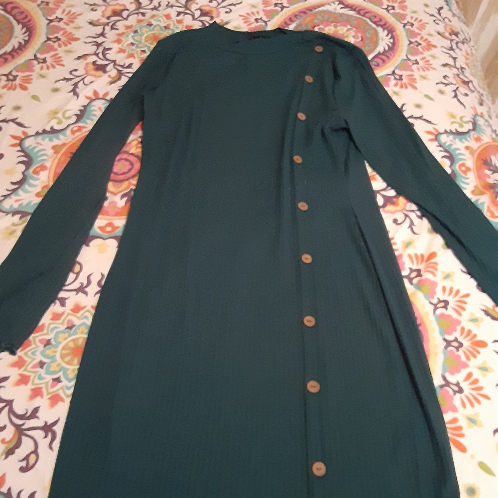 Short long sleeve dress